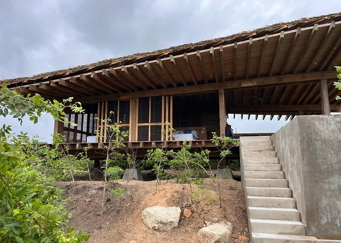 Punta Pajaros Hotel