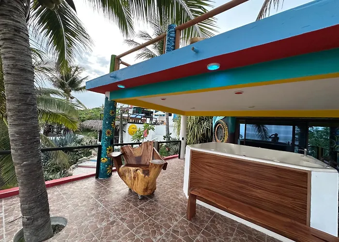 Beachfront Paradise Boutique Hotel - Alebrijes Jacuzzi Suits