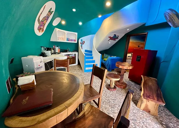Beachfront Paradise Boutique Hotel - Alebrijes Jacuzzi Suits